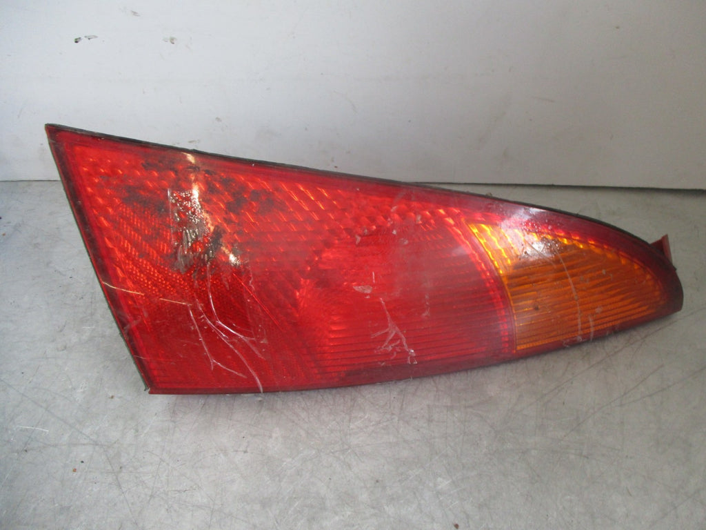98-04 FORD FOCUS MK1 HATCHBACK OSR DRIVER SIDE REAR BRAKE TAIL LIGHT 1M5113404A