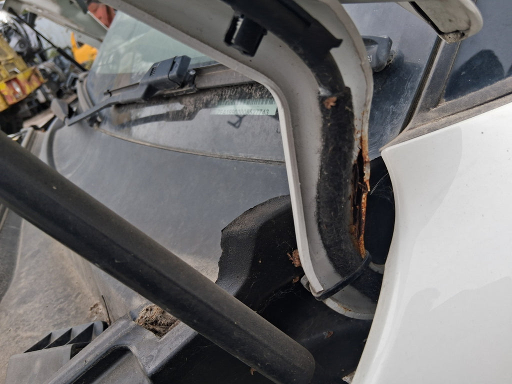 2019 FIAT 500 L FRONT BONNET HINGES PAIR SET WHITE