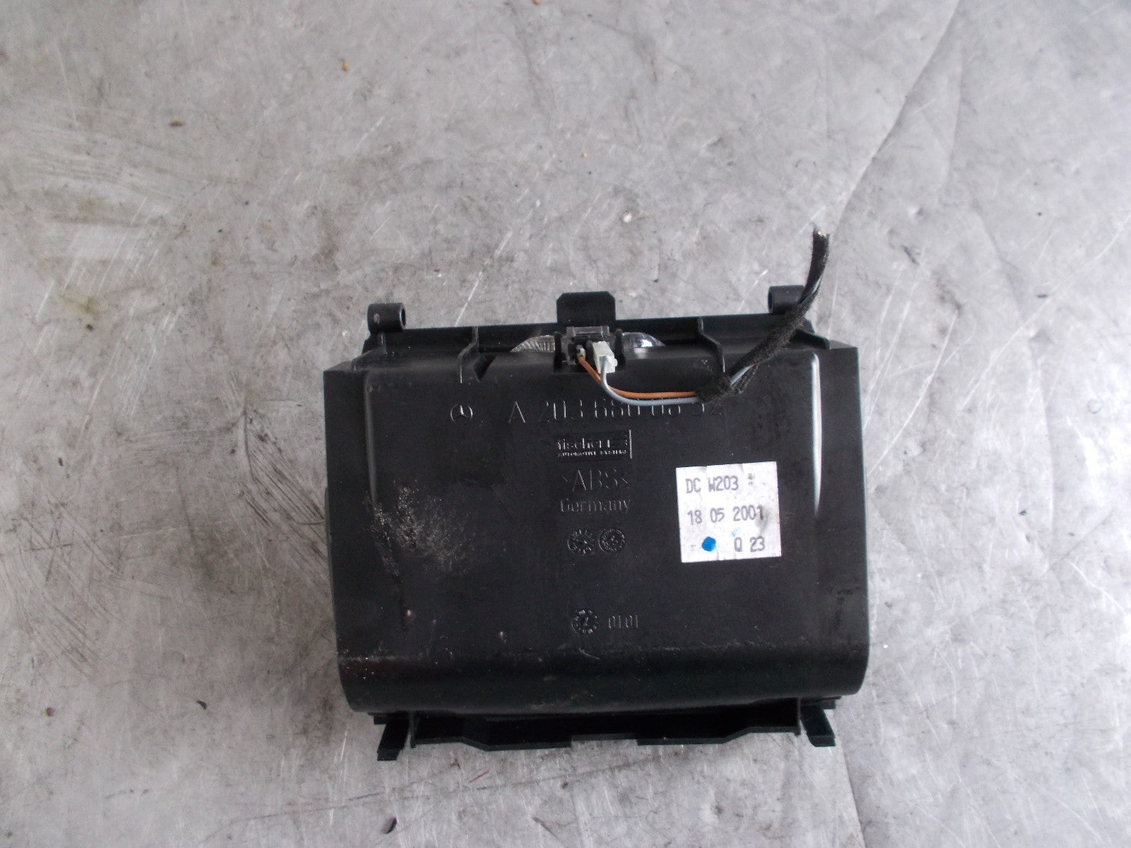 MERCEDES W203 C CLASS 2001 FRONT ASHTRAY A2036800852