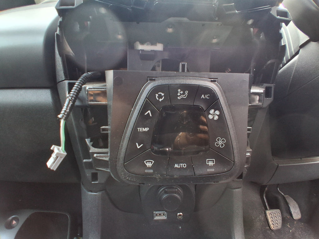 2020 TOYOTA AYGO MK2 HEATER AC CLIMATE CONTROL SWITCH PANEL