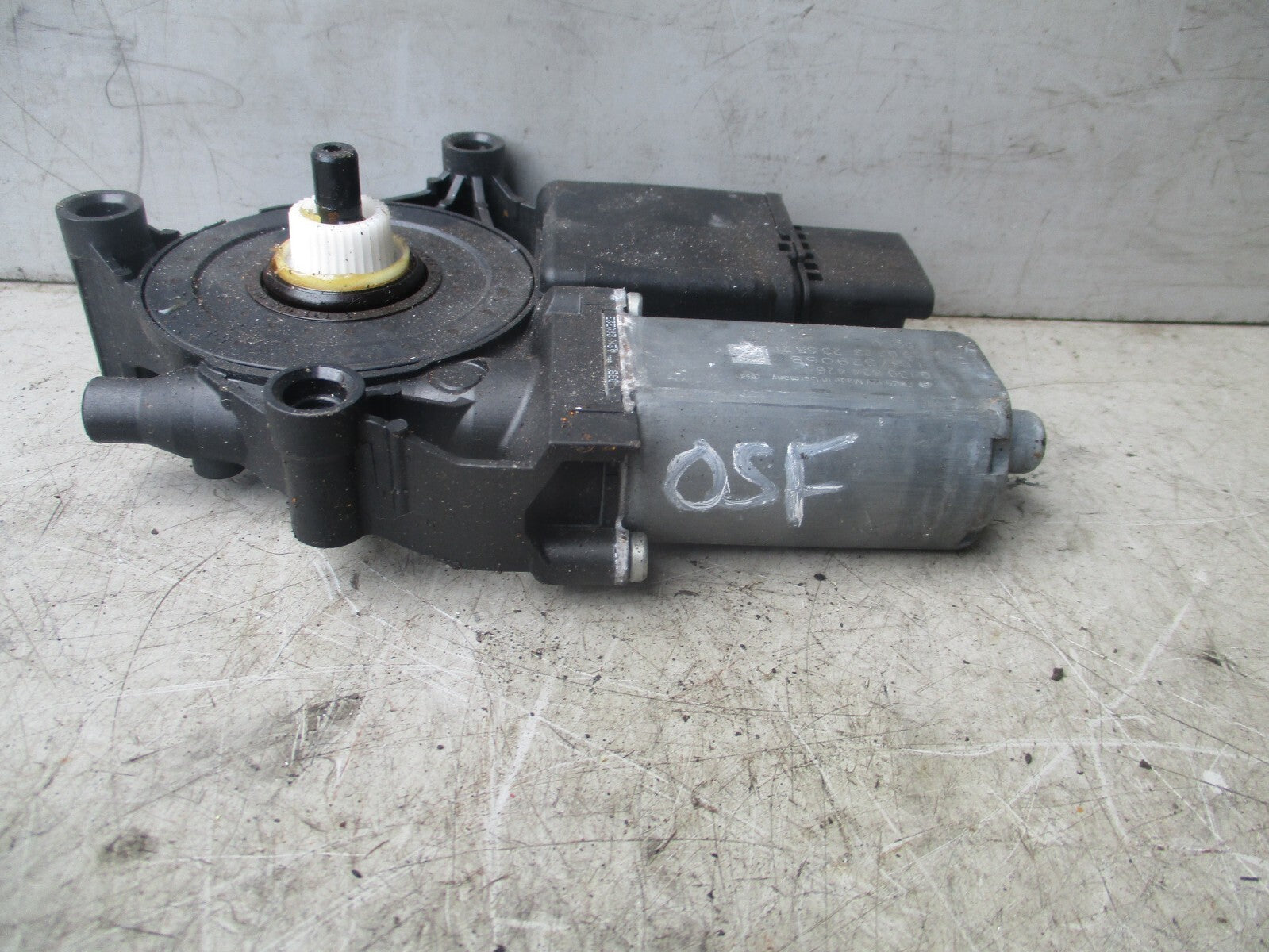 2013 PEUGEOT 5008 OSF FRONT DRIVING SIDE DOOR WINDOW REGULATOR MOTOR 9837832880
