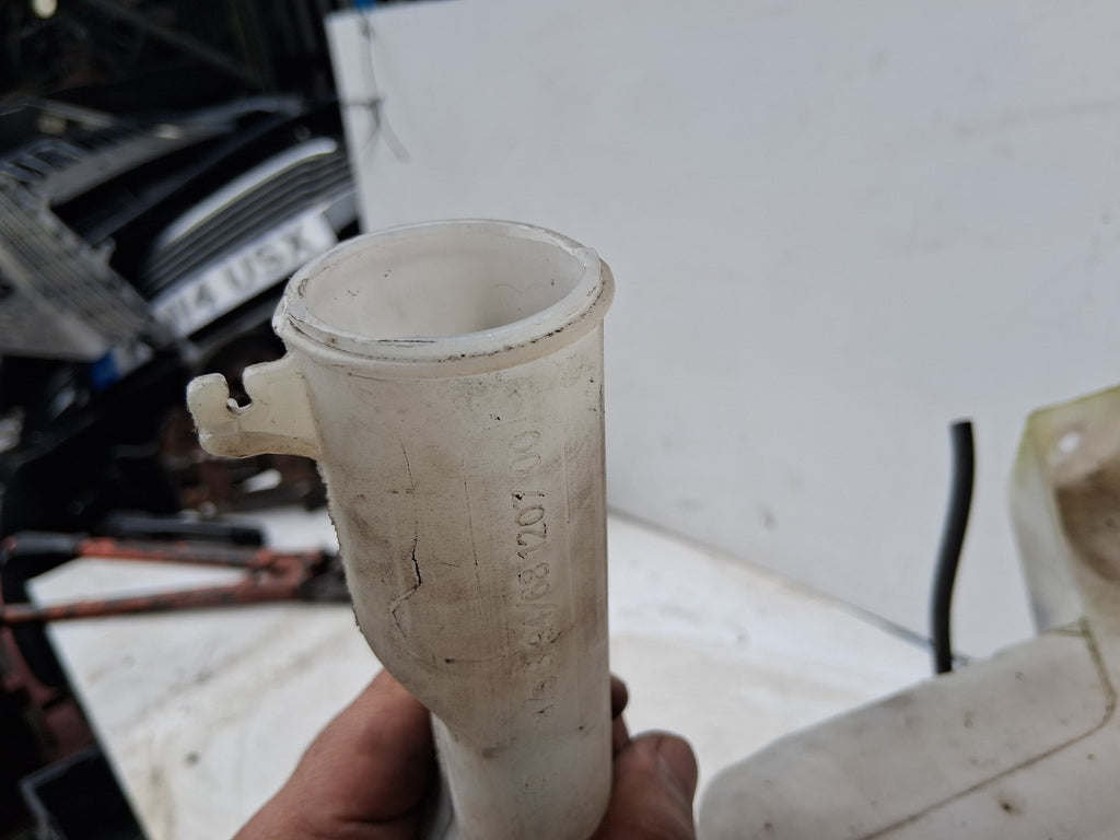 2014 FORD FIESTA MK7 FRONT WINDSCREEN WASHER BOTTLE TANK RESERVOIR
