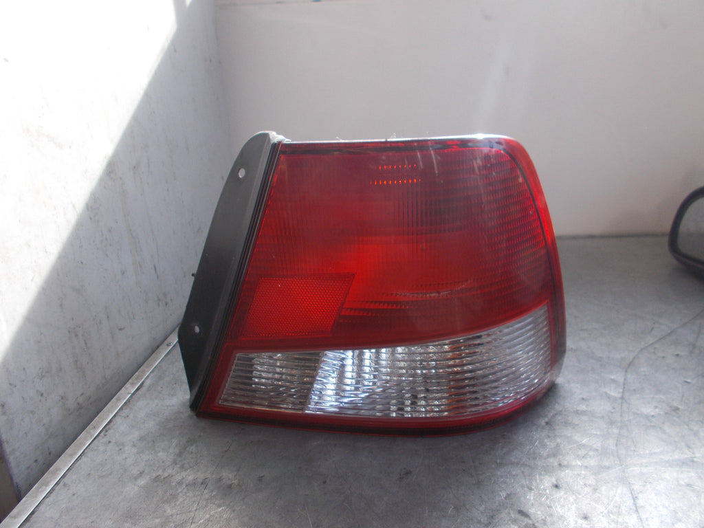 HYUNDAI ACCENT 2001 MK2 OSR DRIVER SIDE REAR TAIL LIGHT 92402252