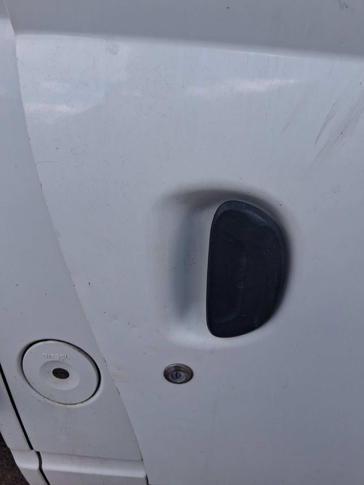 2020 SAIC LDV V80 OSF DRIVER SIDE FRONT RIGHT BARE DOOR WHITE