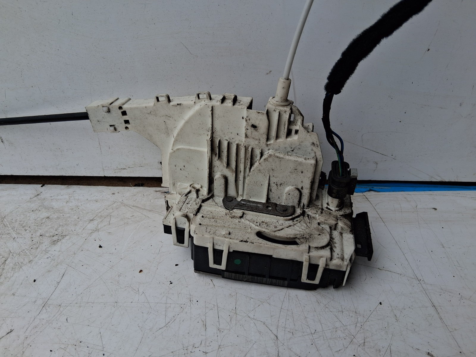 2013 MERCEDES BENZ SPRINTER W906 NSF PASSENGER SIDE FRONT DOOR LOCK MECHANISM