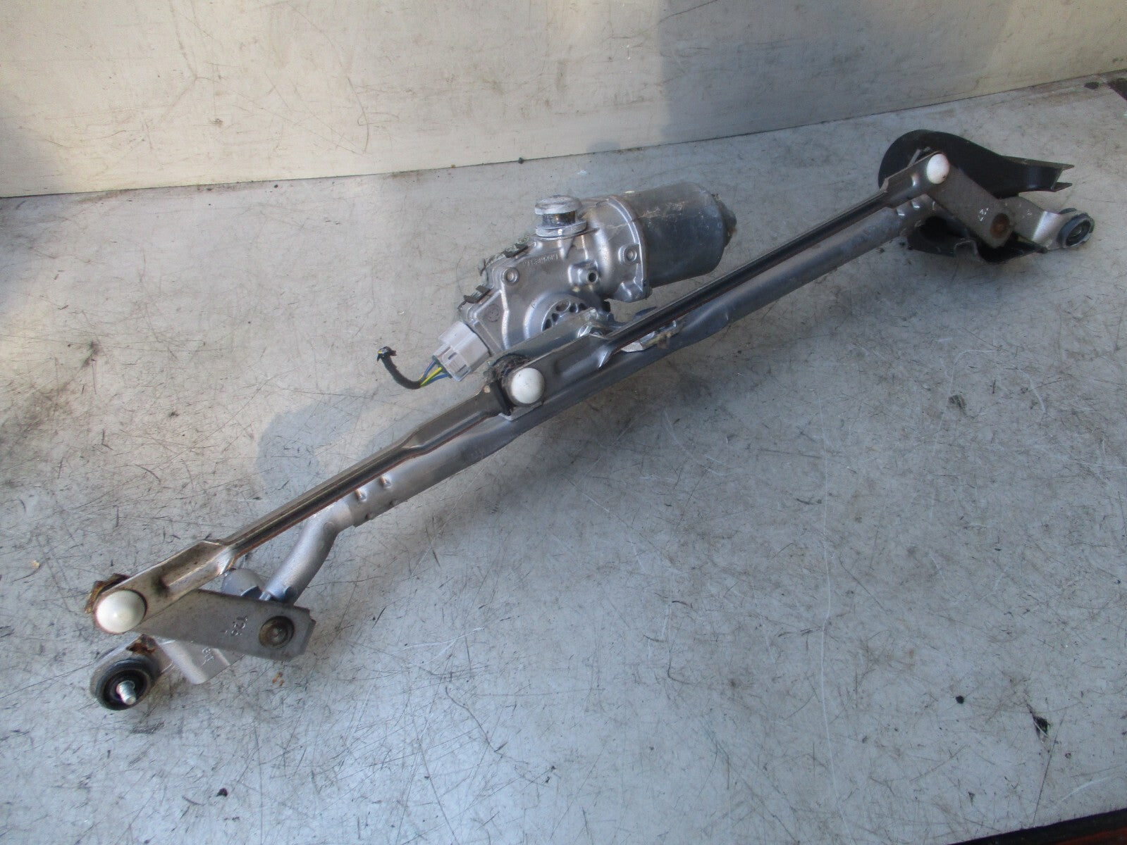 SUZUKI SWIFT MK3 2015 FRONT WIPER MOTOR LINKAGES 3811068L10