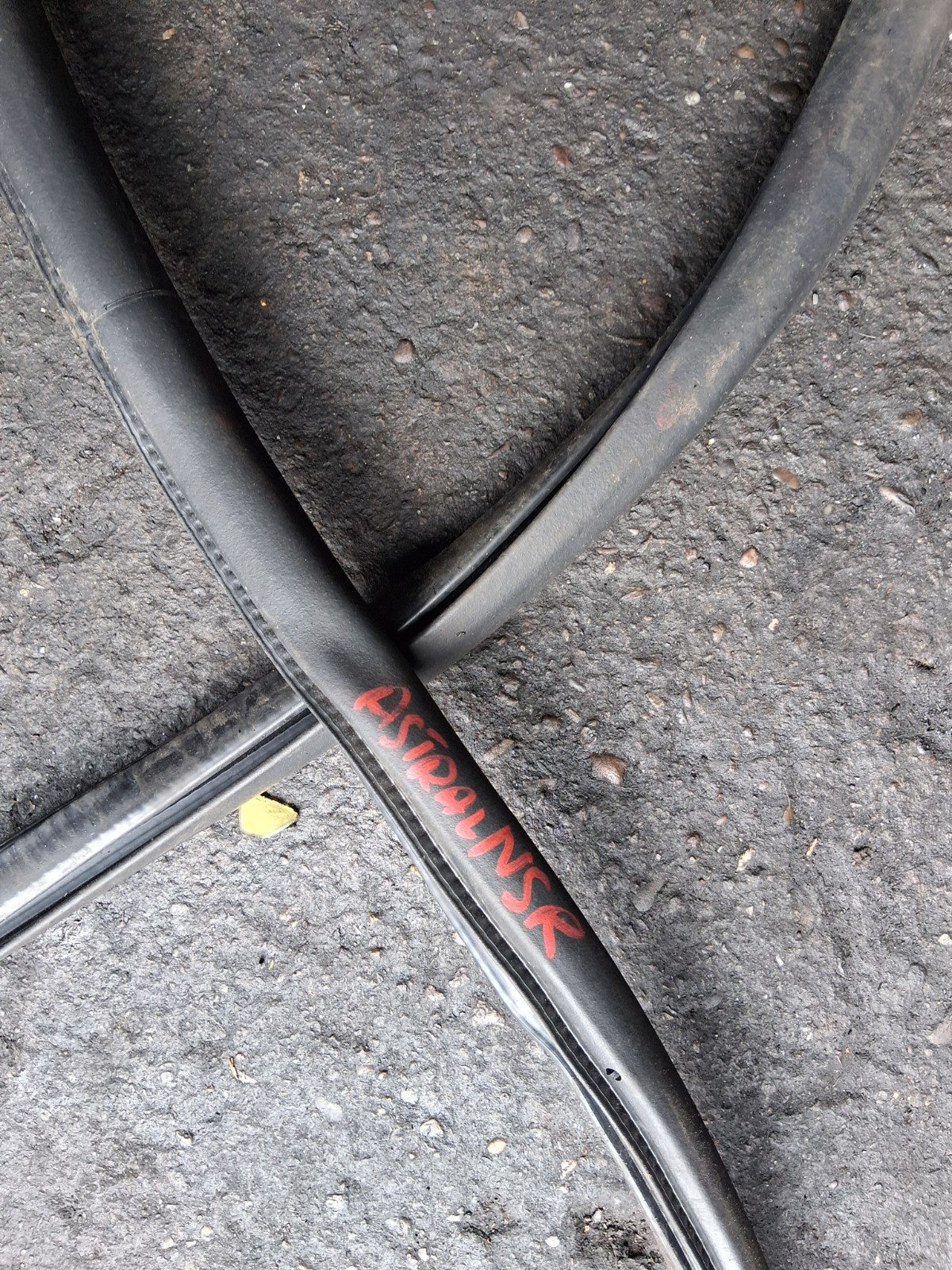 2024 VAUXHALL ASTRA L ESTATE NSR PASSENGER SIDE REAR LEFT DOOR RUBBER 9838518480