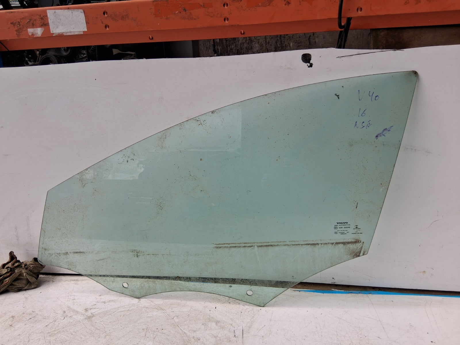 2016 VOLVO V40 R DESIGN NSF PASSENGER SIDE FRONT LEFT WINDOW GLASS