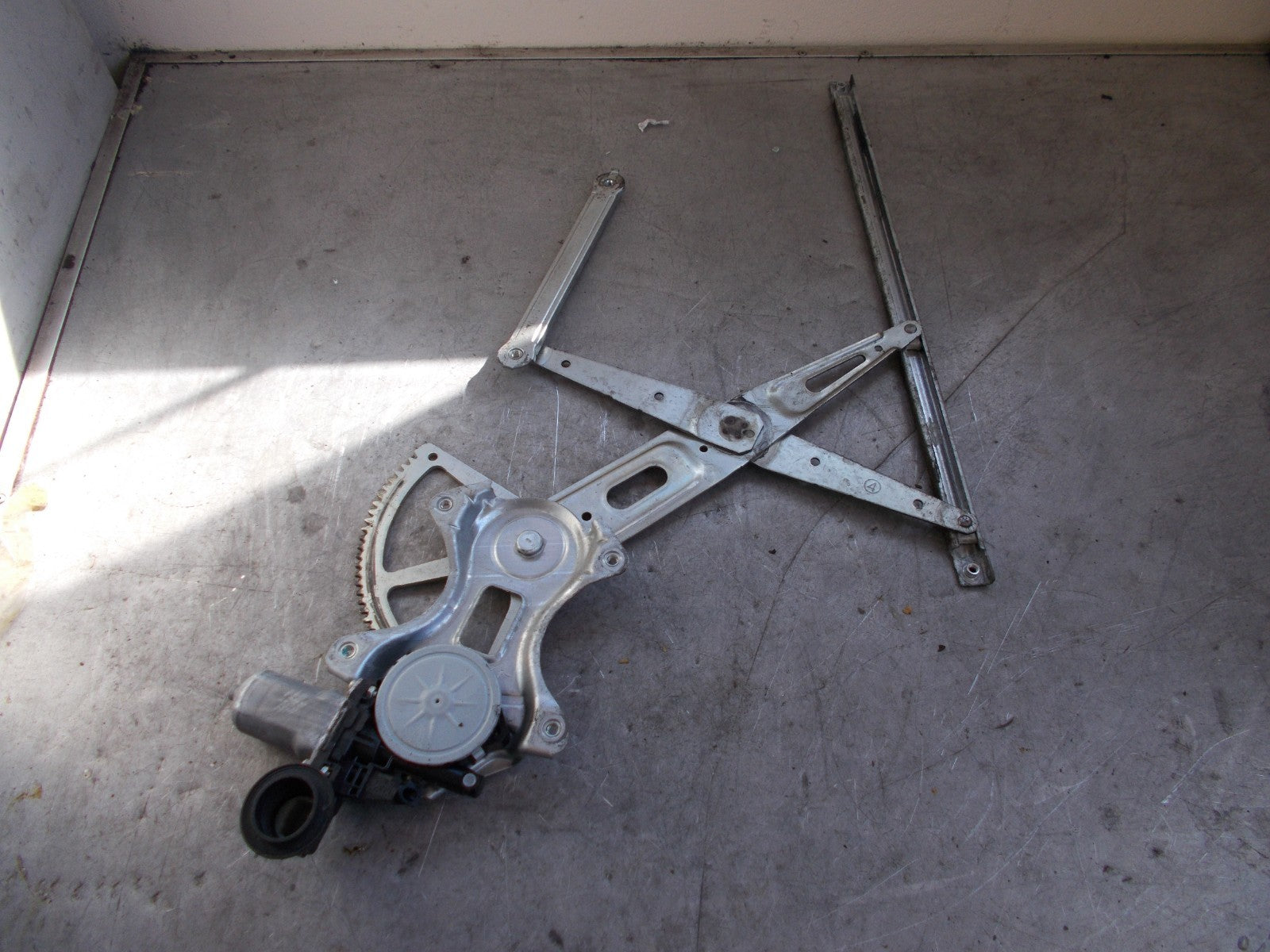 LEXUS IS XE20 (MK2) 2005-2013 OSF DRIVER SIDE FRONT WINDOW REGULATOR 85710-58010