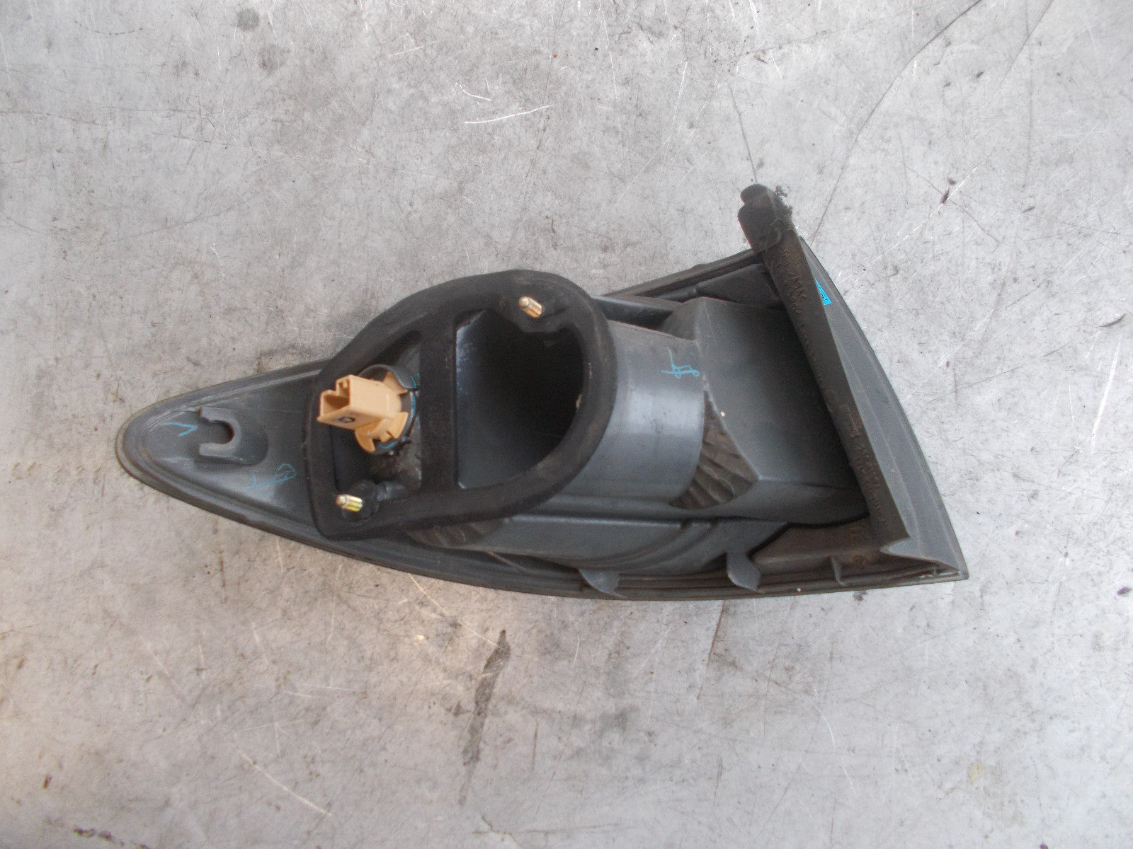 MAZDA 6 GG 2005 MK1 OSR DRIVER SIDE REAR LIGHT TAIL LIGHT  22061974
