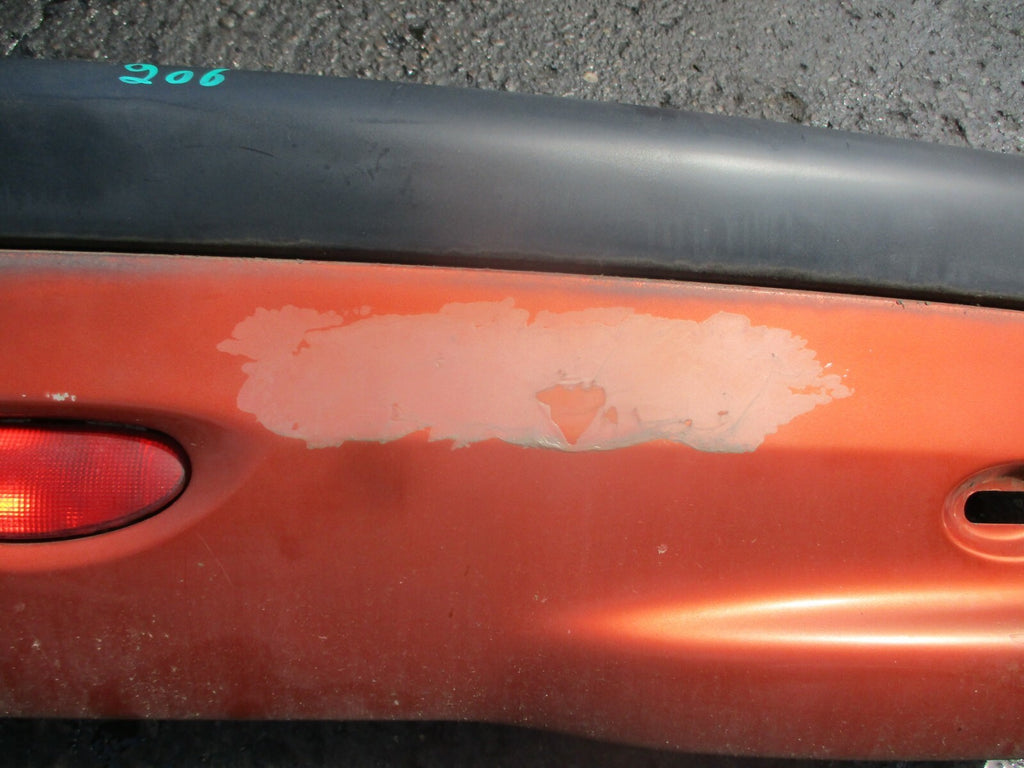 PEUGEOT 206 2007 COMPLETE REAR BACK PLASTIC BUMPER WITH LIGHT IN ORANGE