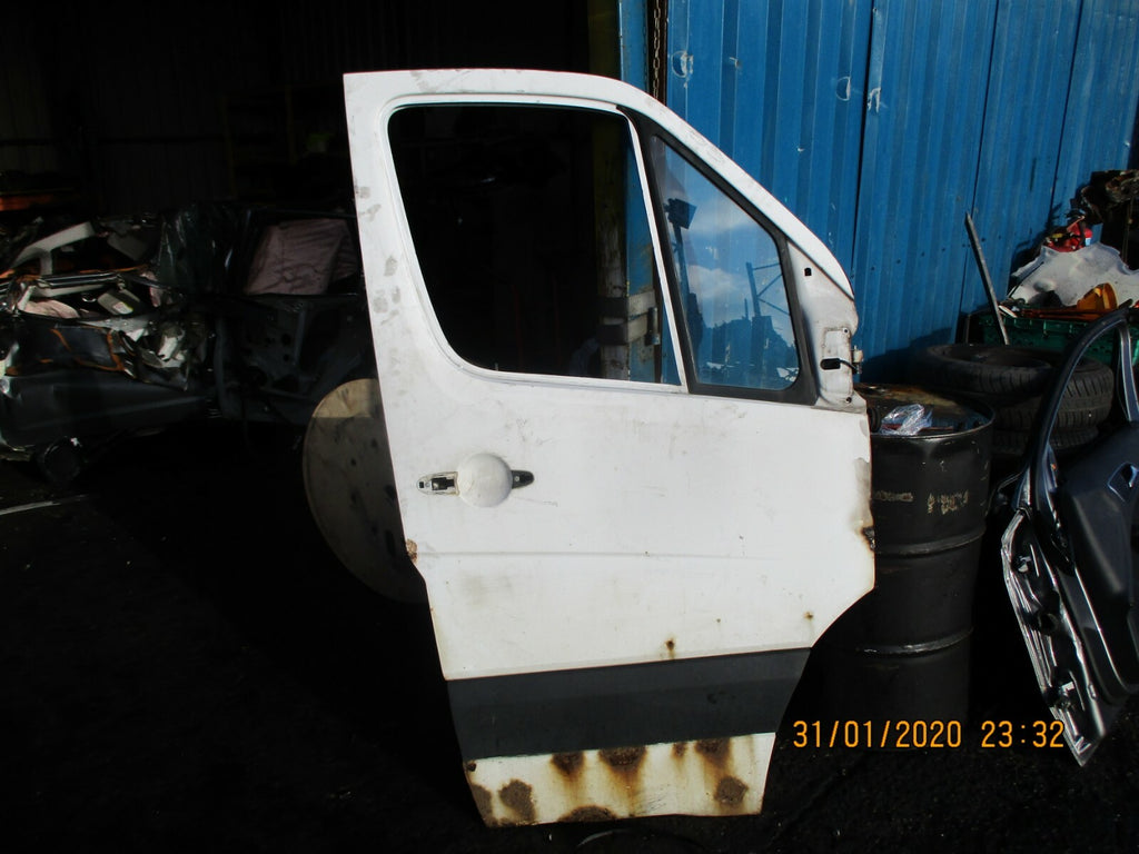 MERCEDES SPRINTER W906 2014 MK2 OSF DRIVER SIDE FRONT DOOR WHITE DAMAGED