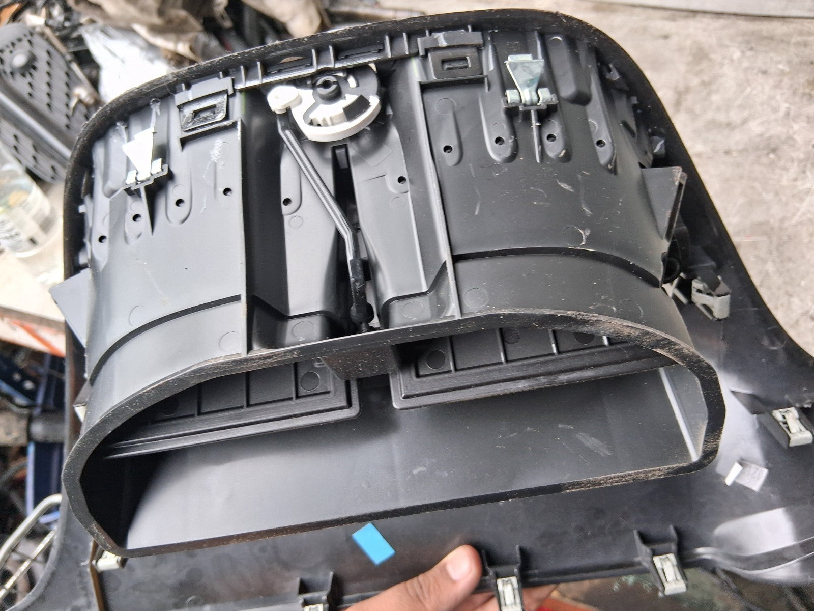 2012 PEUGEOT 208 FRONT DASHBOARD CENTRE AIR VENT 9875839677