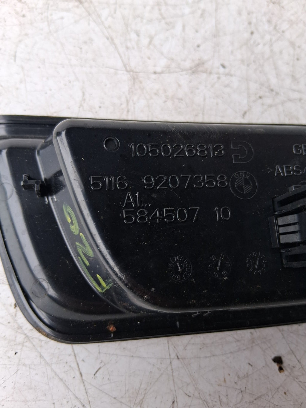 BMW 1 SERIES F20 USB + AUX SOCKET PORT + SURROUND TRIM 105026813
