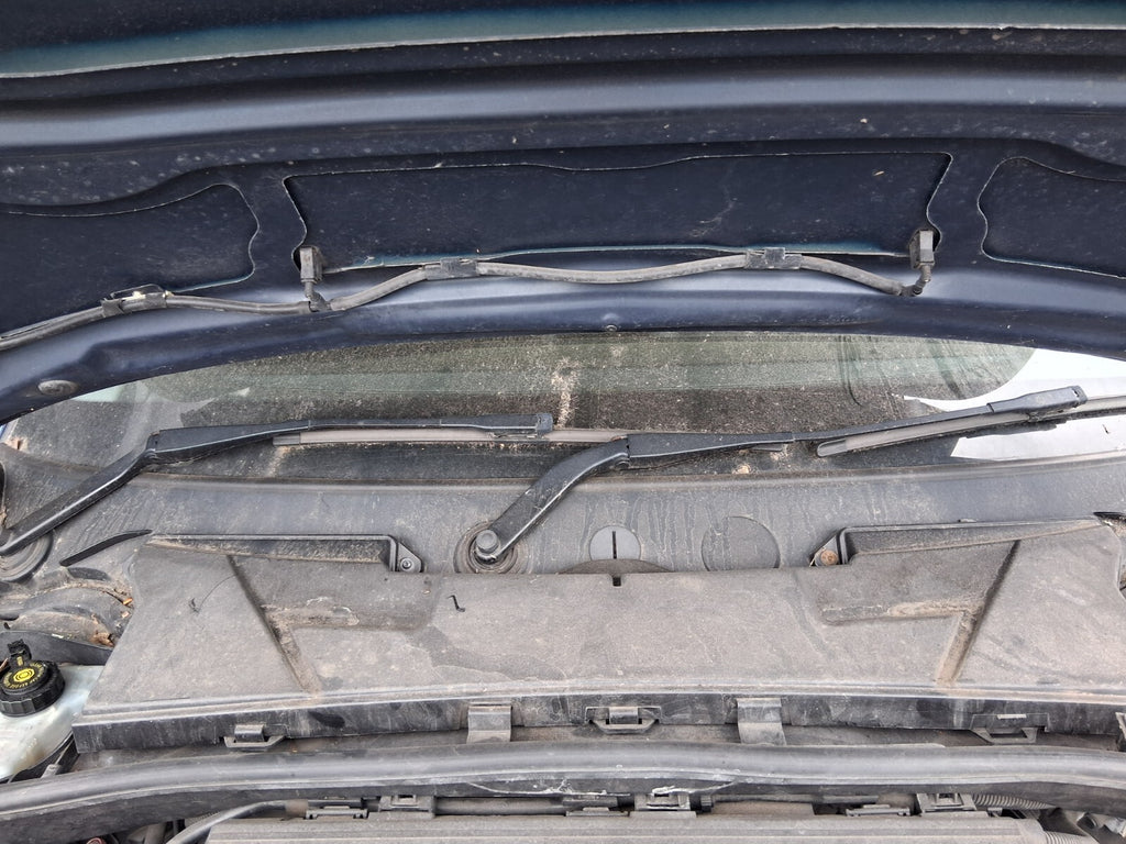 2011 BMW 1 SERIES E87 FRONT WINDSCREEN SCUTTLE PANEL COVER