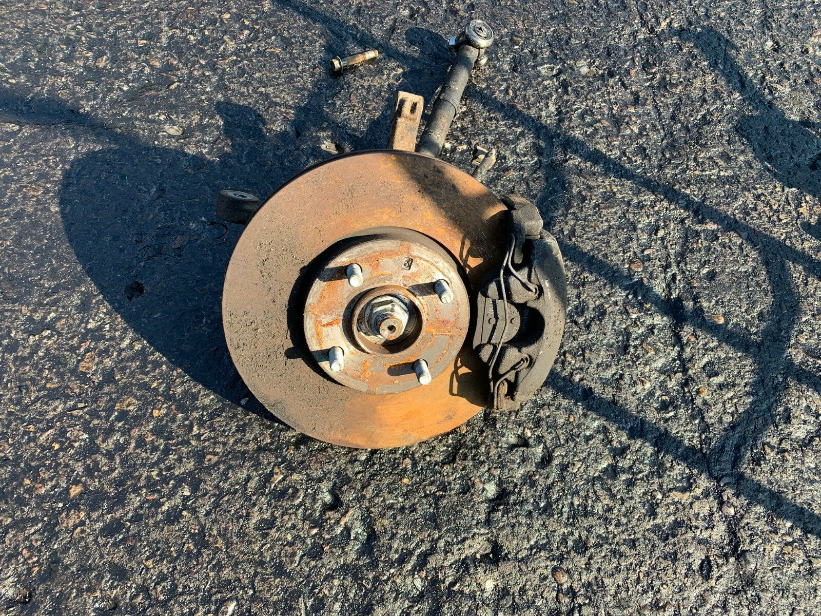 FORD ECOSPORT 2017 1.5 PETROL OS DRIVER SIDE COMPLETE HUB WITH CALIPER