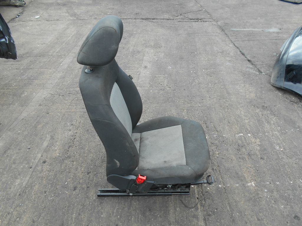 VOLKSWAGEN VW POLO 6R 2012 5 DOOR NSF PASSENGER SIDE FRONT SEAT BLACK & GREY