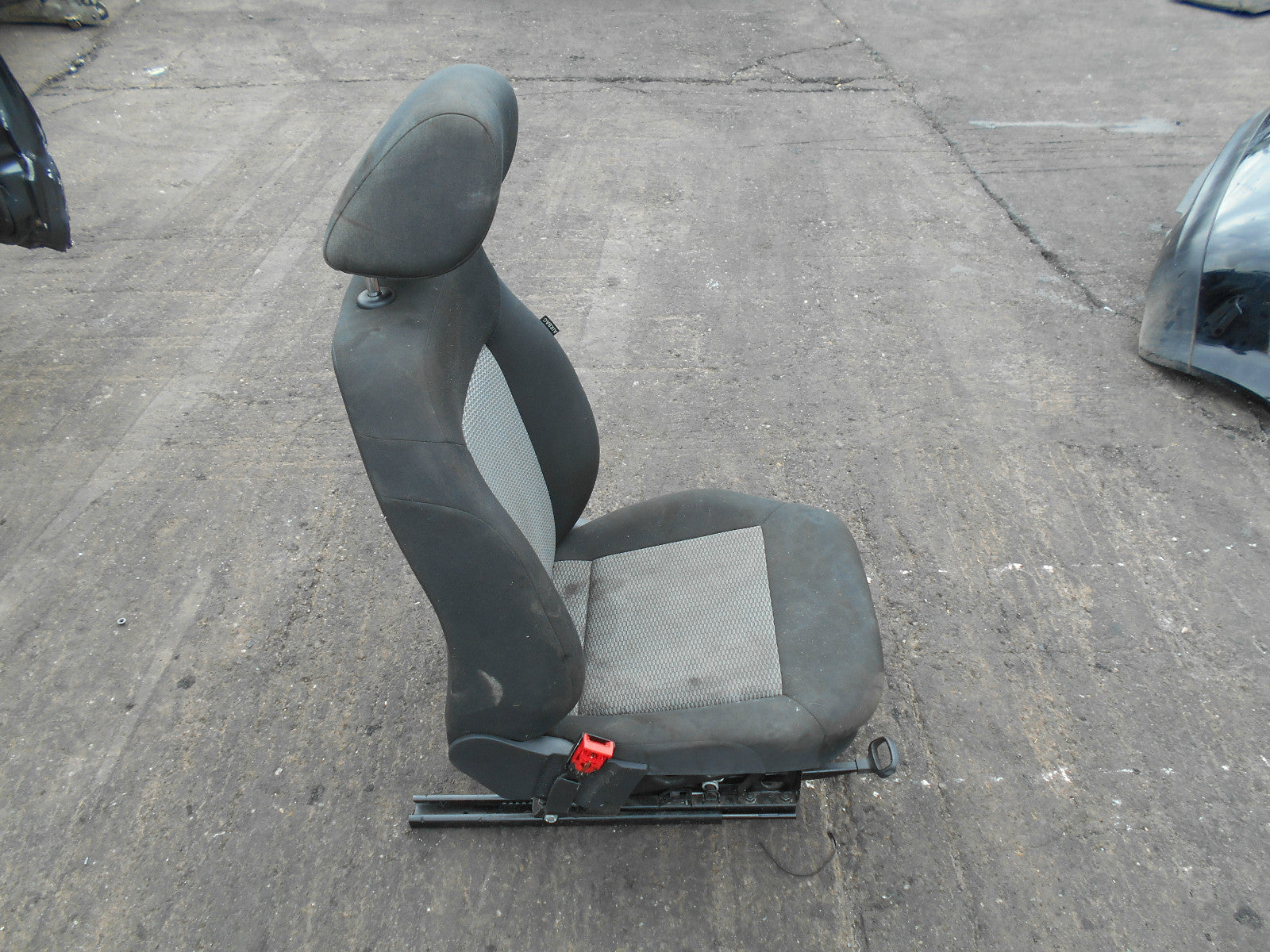 VOLKSWAGEN VW POLO 6R 2012 5 DOOR NSF PASSENGER SIDE FRONT SEAT BLACK & GREY