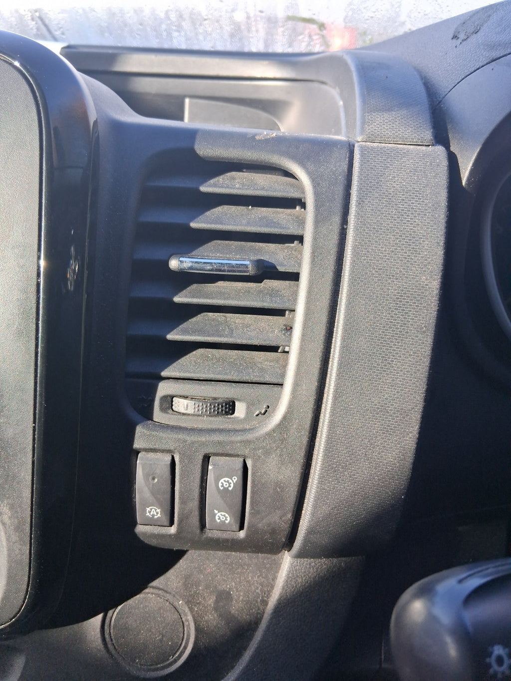 2017 VAUXHALL VIVARO MK2 BOTH FRONT DASHBOARD CENTRE  AIR VENTS