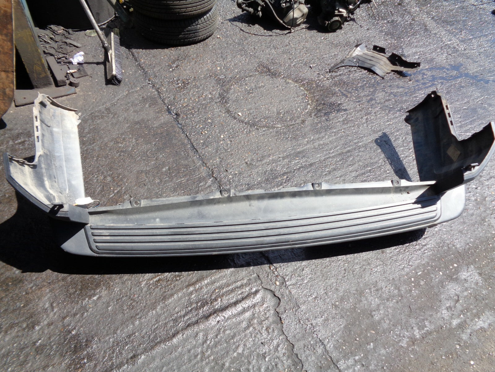 LANDROVER DISCOVERY 3 2004 REAR BUMPER BLACK