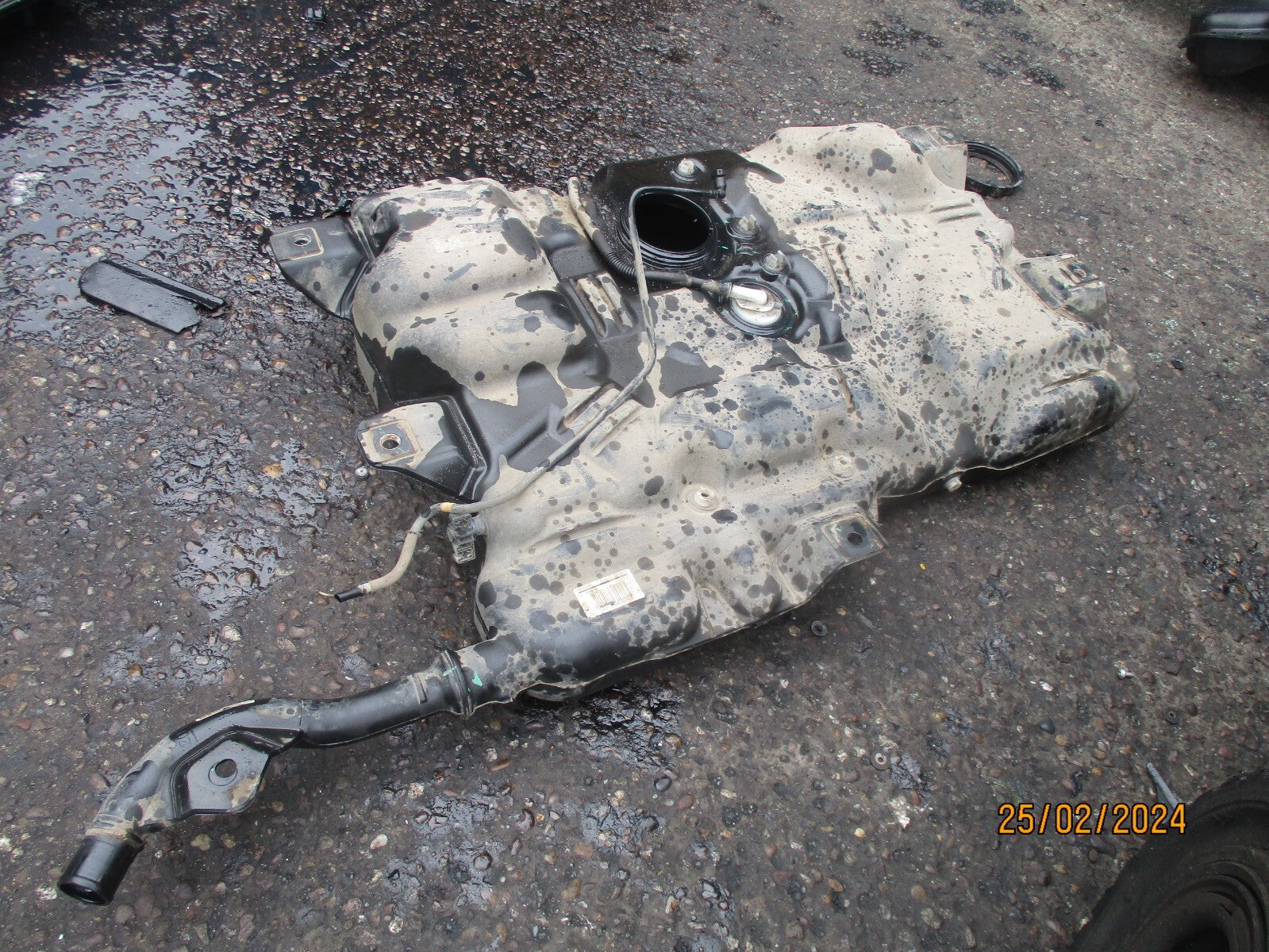 VAUXHALL VIVARO X82 MK2 2017 1.6 DIESEL FUEL TANK 93461339