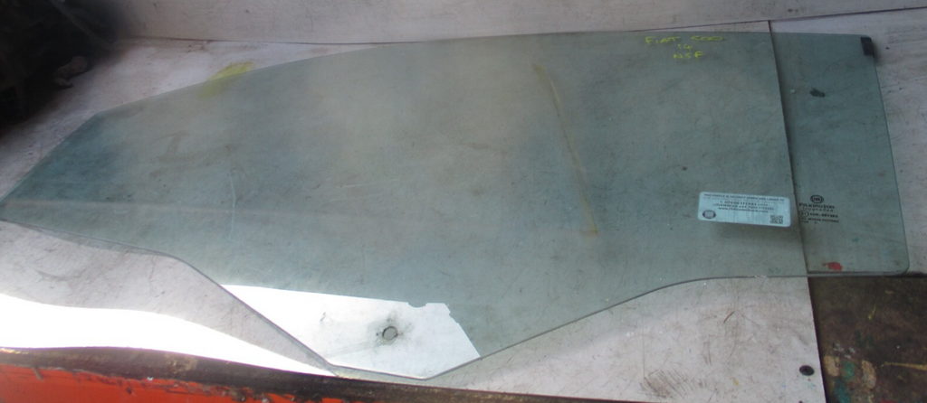 2014 FIAT 500 DOOR NSF PASSENGERS SIDE FRONT WINDOW GLASS 43R-001583