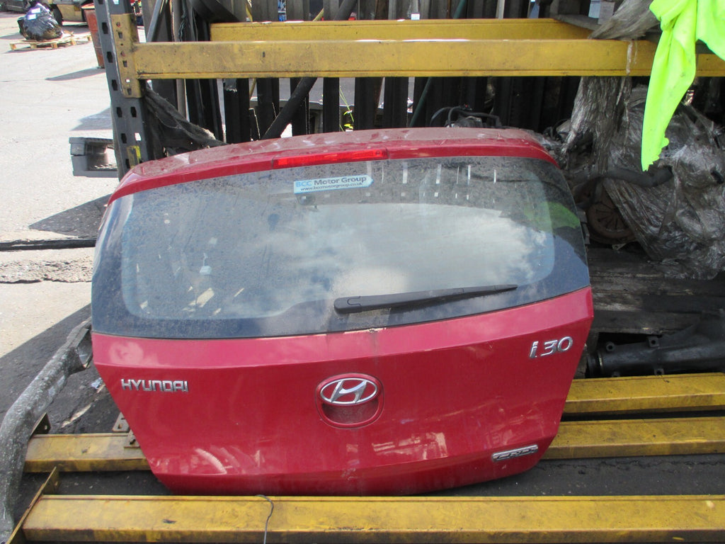 HYUNDAI I 30 2010 COMPLETE TAILGATE BOOTLID BOOT LID RED