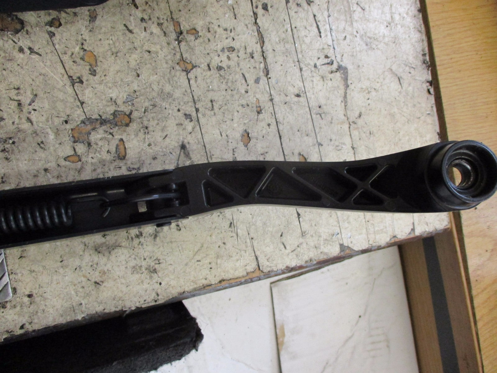 VAUXHALL VIVA 2015 FRONT WINDSCREEN WIPER ARMS AND BLADES 95391366