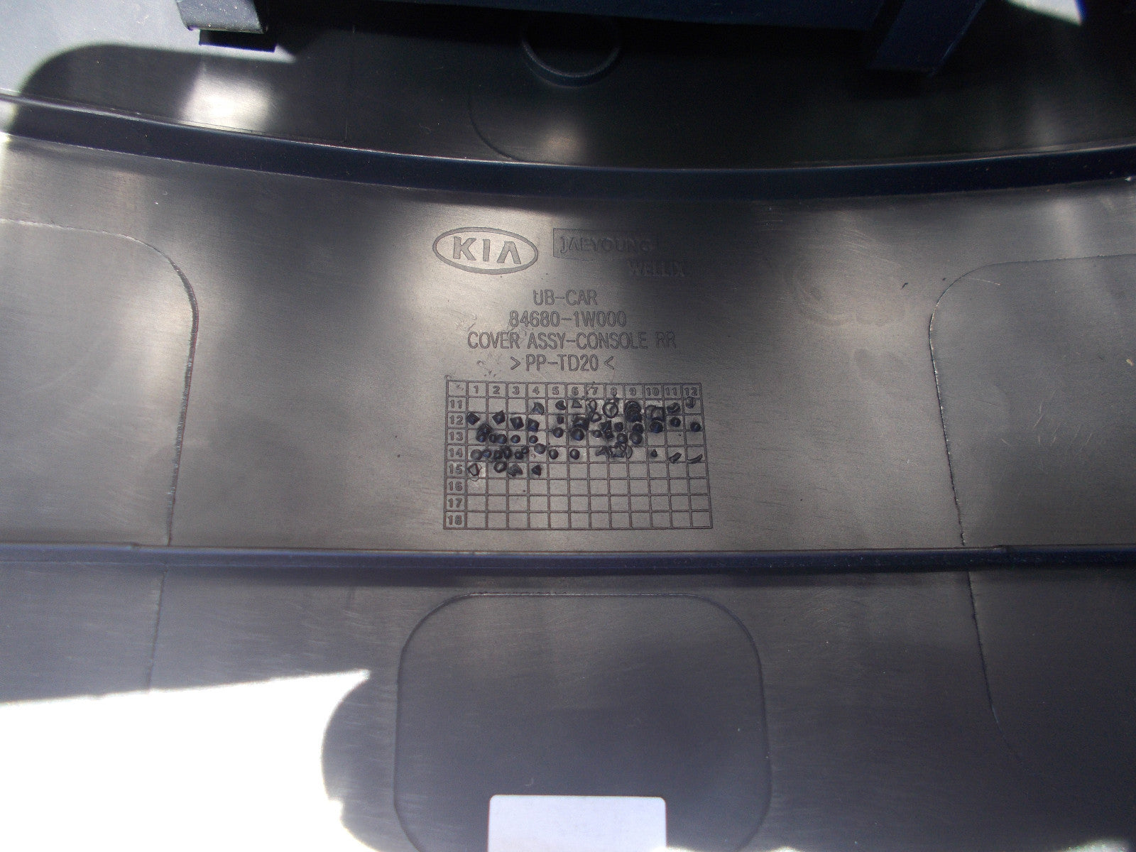 KIA RIO UB 2015 MK3 CENTRE CONSOLE ARMREST & CUPHOLDERS 846701W900
