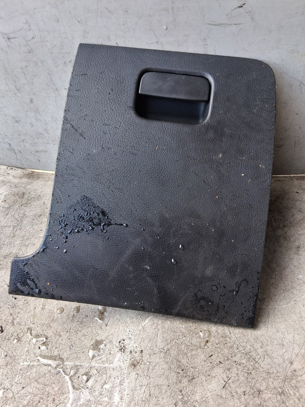 2006 VW VOLKSWAGEN PASSAT B6 ESTATE OSF DRIVER SIDE FRONT STORAGE BOX 3C2857922
