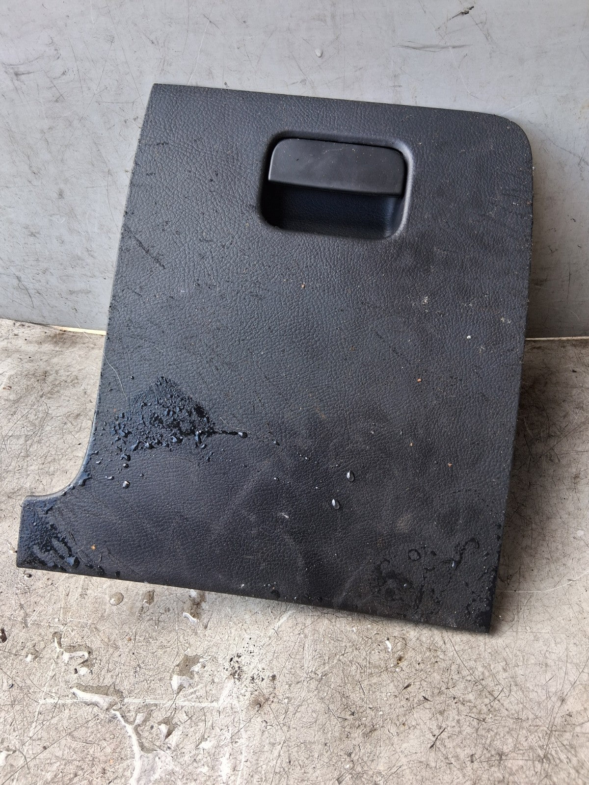 2006 VW VOLKSWAGEN PASSAT B6 ESTATE OSF DRIVER SIDE FRONT STORAGE BOX 3C2857922