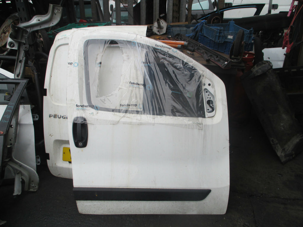 2015 PEUGEOT BIPPER OSF DRIVER SIDE FRONT DOOR BARE WHITE
