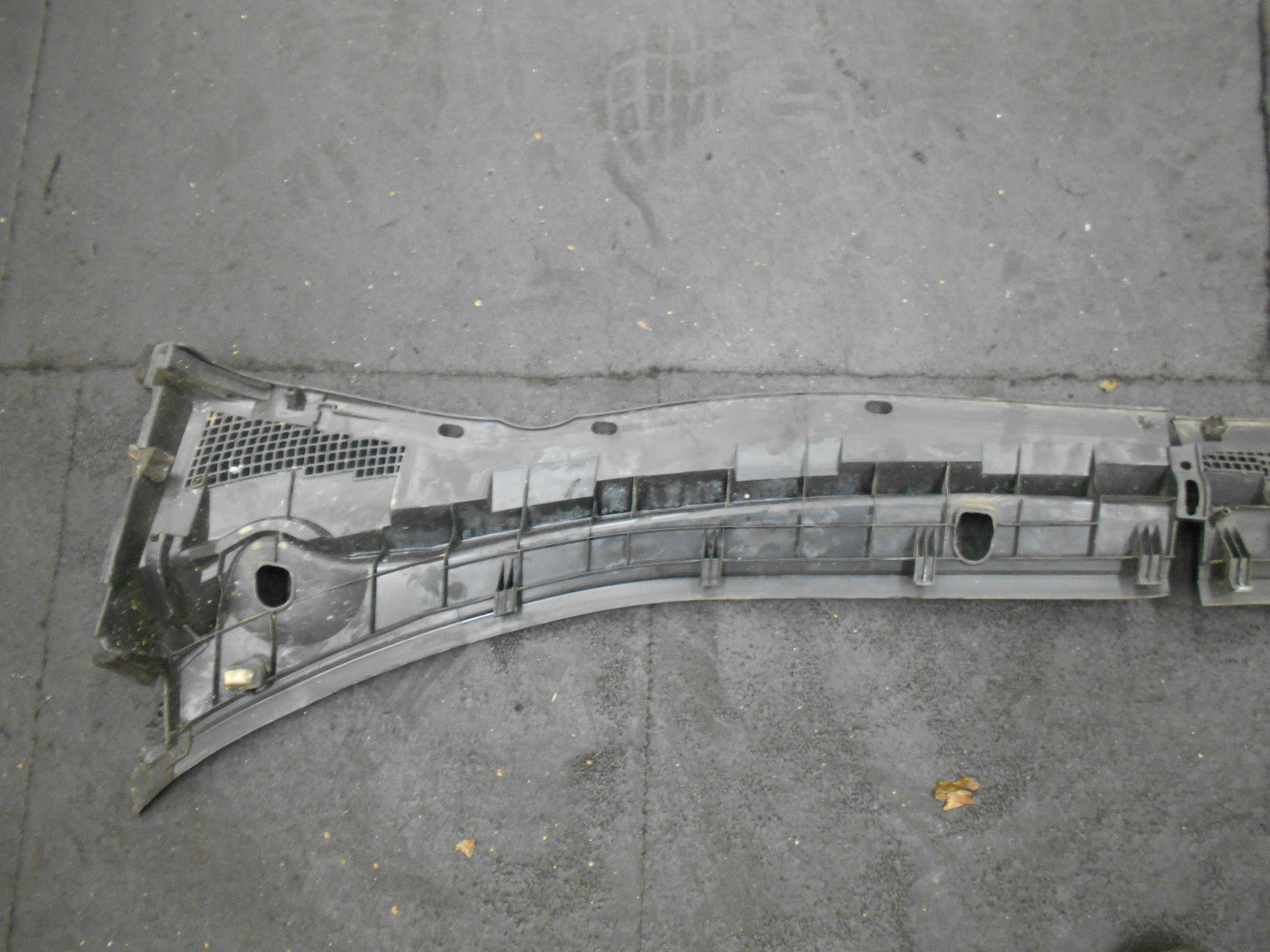 MAZDA 3 BK 2005 SCUTTLE PANEL WINDSCREEN WIPER SURROUND TRIM B32H507R1