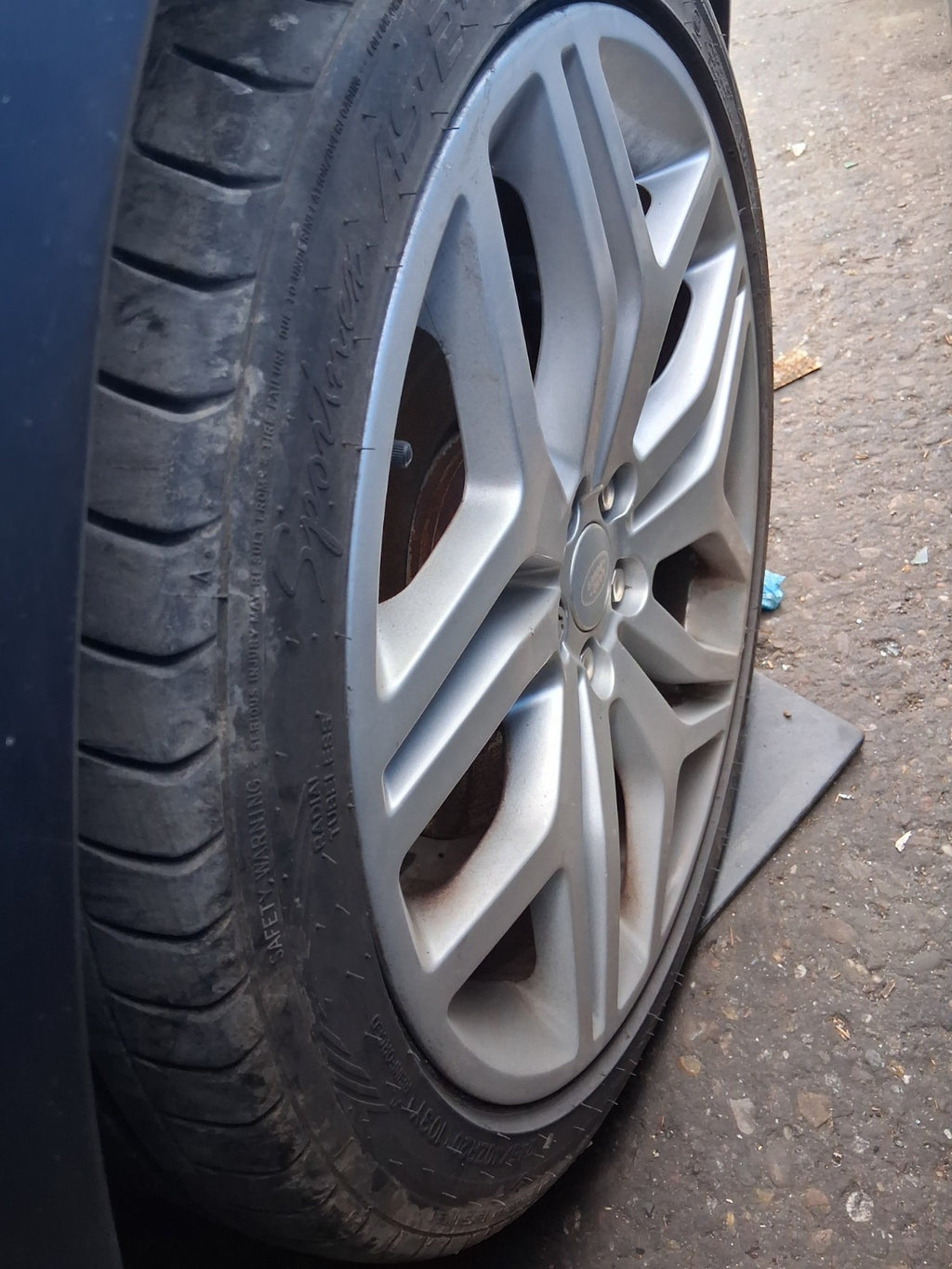 2016 RANGE ROVER EVOQUE L538 20 INCH ALLOY WHEEL WITH TYRE 245/45ZR20 REF 3