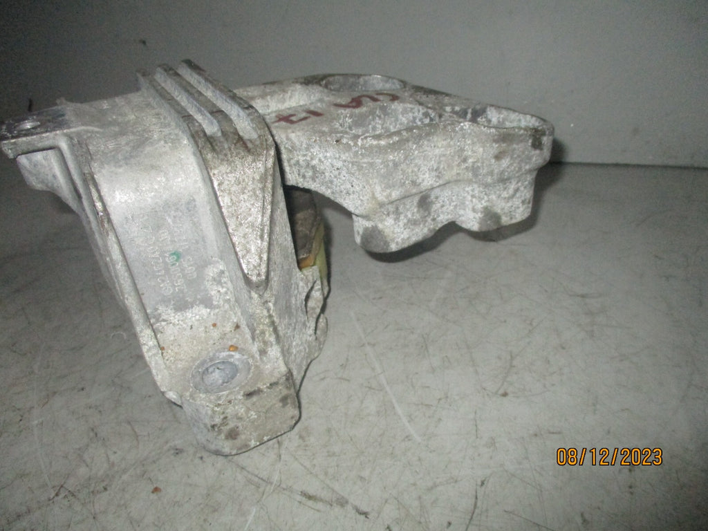 MERCEDES BENZ CLA 2017 1.6 PETROL PASSENGER SIDE ENGINE MOUNT 2462400217