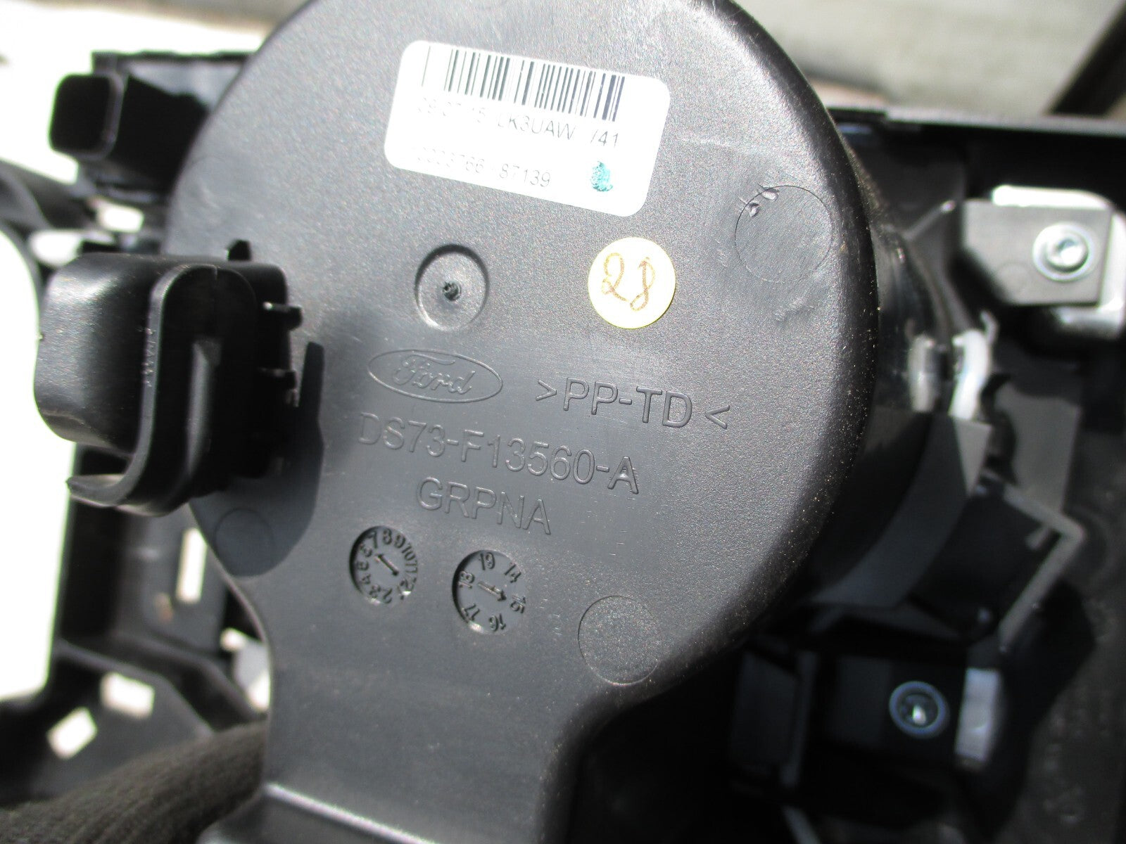 FORD MONDEO MK5 2016 CENTRE CONSOLE TRIM SURROUND SWITCH BUTTON DS73-F042B60-A
