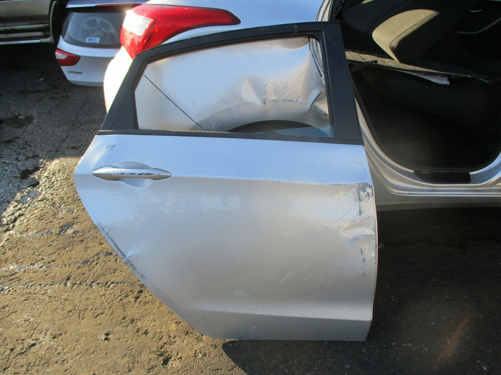 HYUNDAI i30 MK2 GD 2013 OSR DRIVER SIDE REAR DOOR DAMAGED
