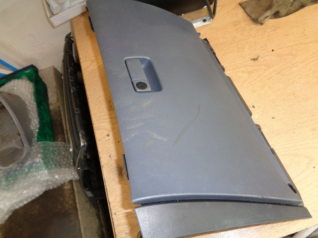 NISSAN PRIMERA 2004 GLOVE BOX STORAGE COMPARTMENT 68520AV700