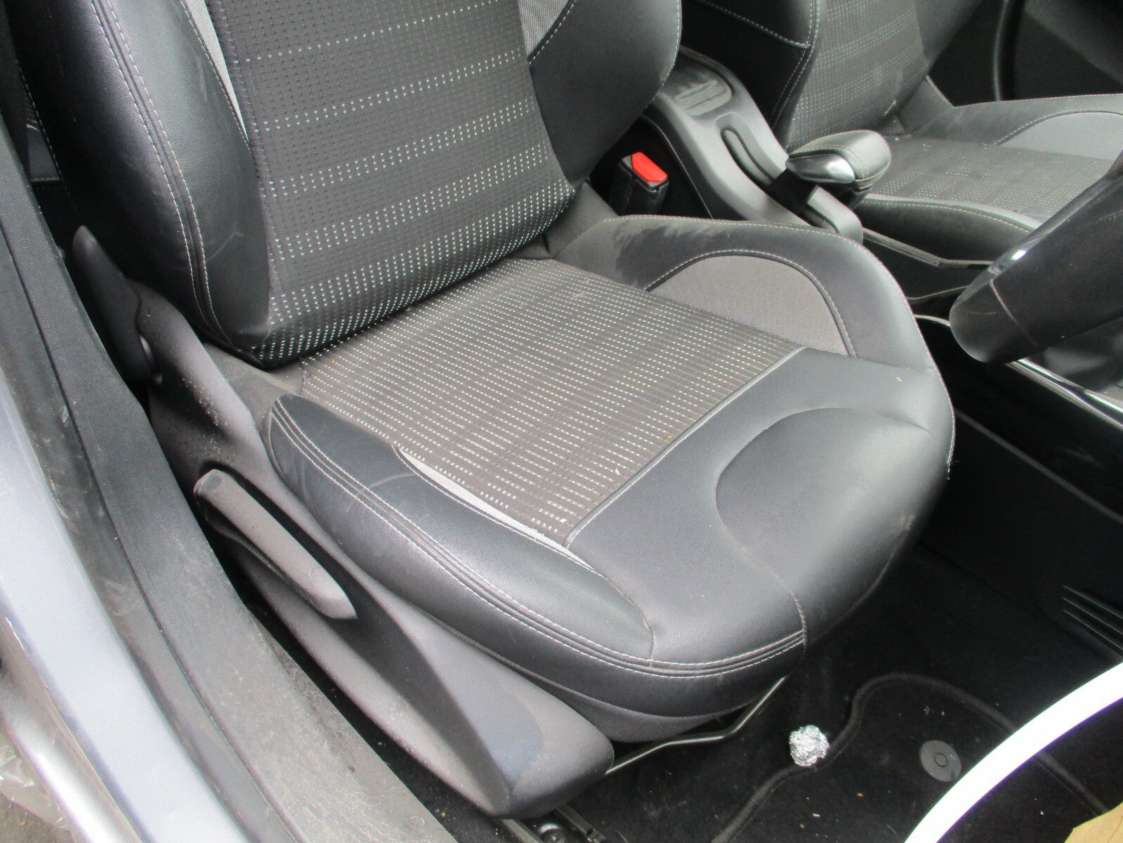 PEUGEOT 2008 2018 MK1 OSF DRIVER SIDE FRONT COMPLETE SEAT FABRIC