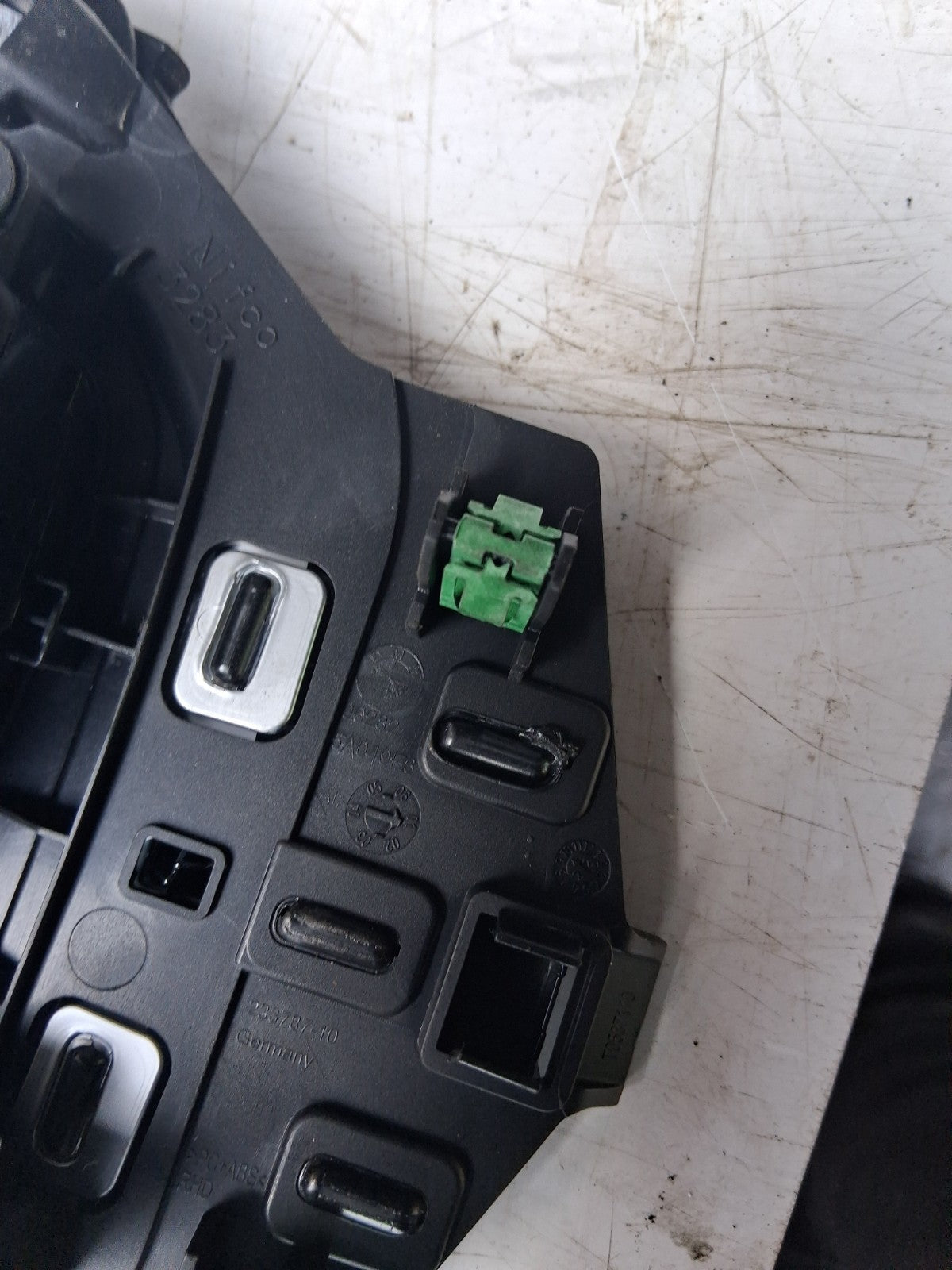 2024 BMW 2 SERIES REAR CENTRE CONSOLE