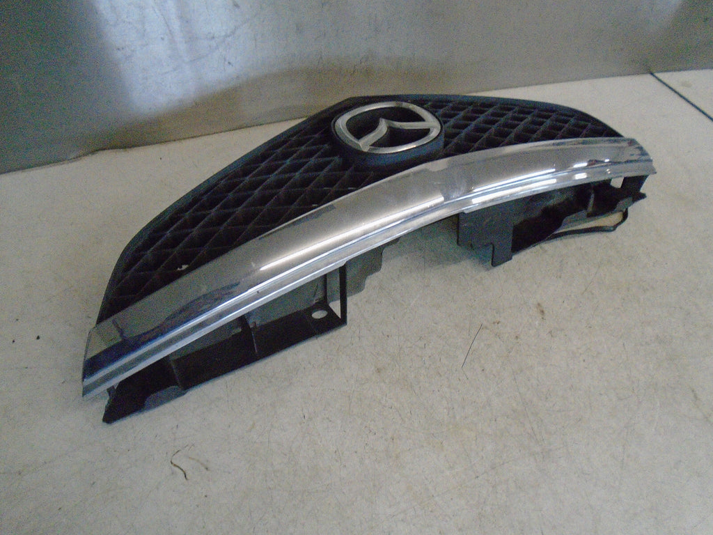 MAZDA PREMACY 2003 FRONT BUMPER BADGE GRILL C14550712