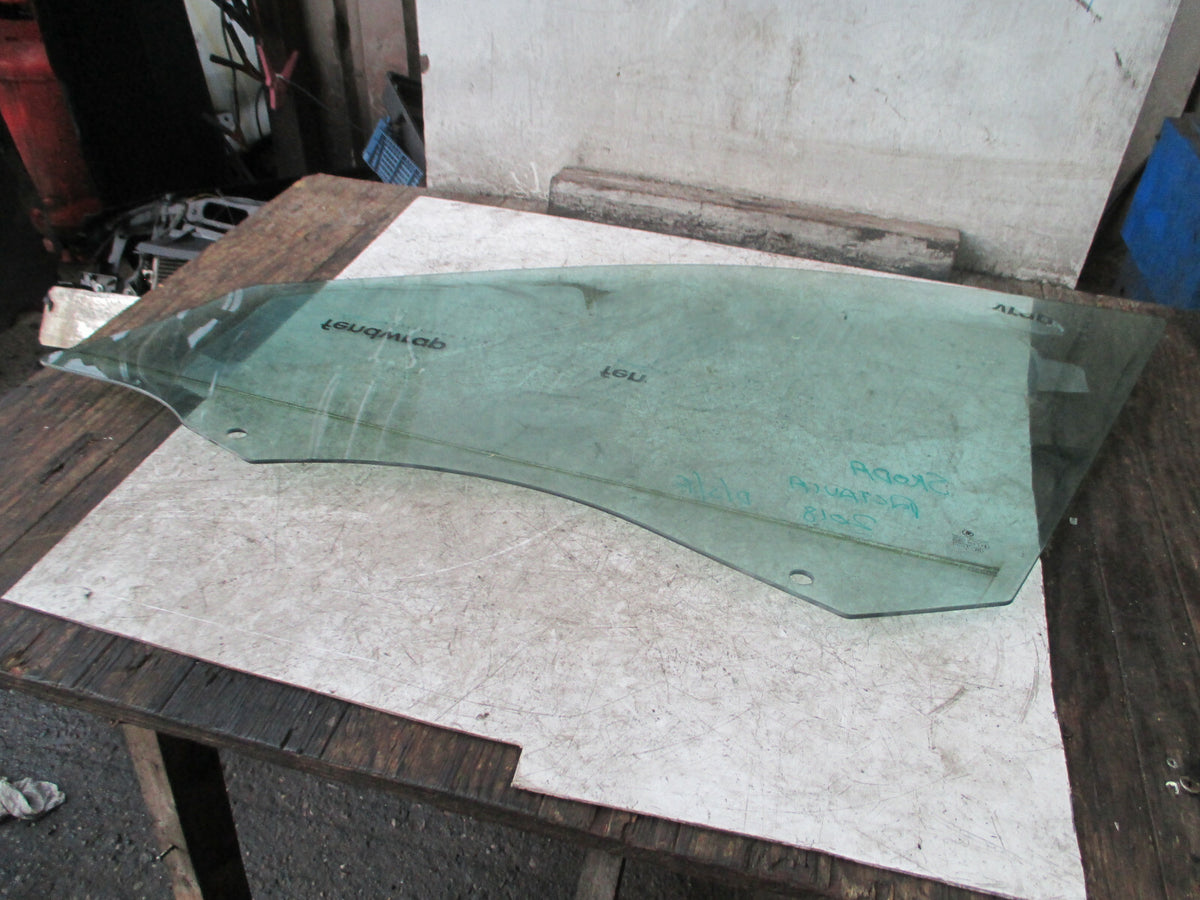 SKODA FABIA MK3 OSF DRIVER SIDE FRONT WINDOW GLASS