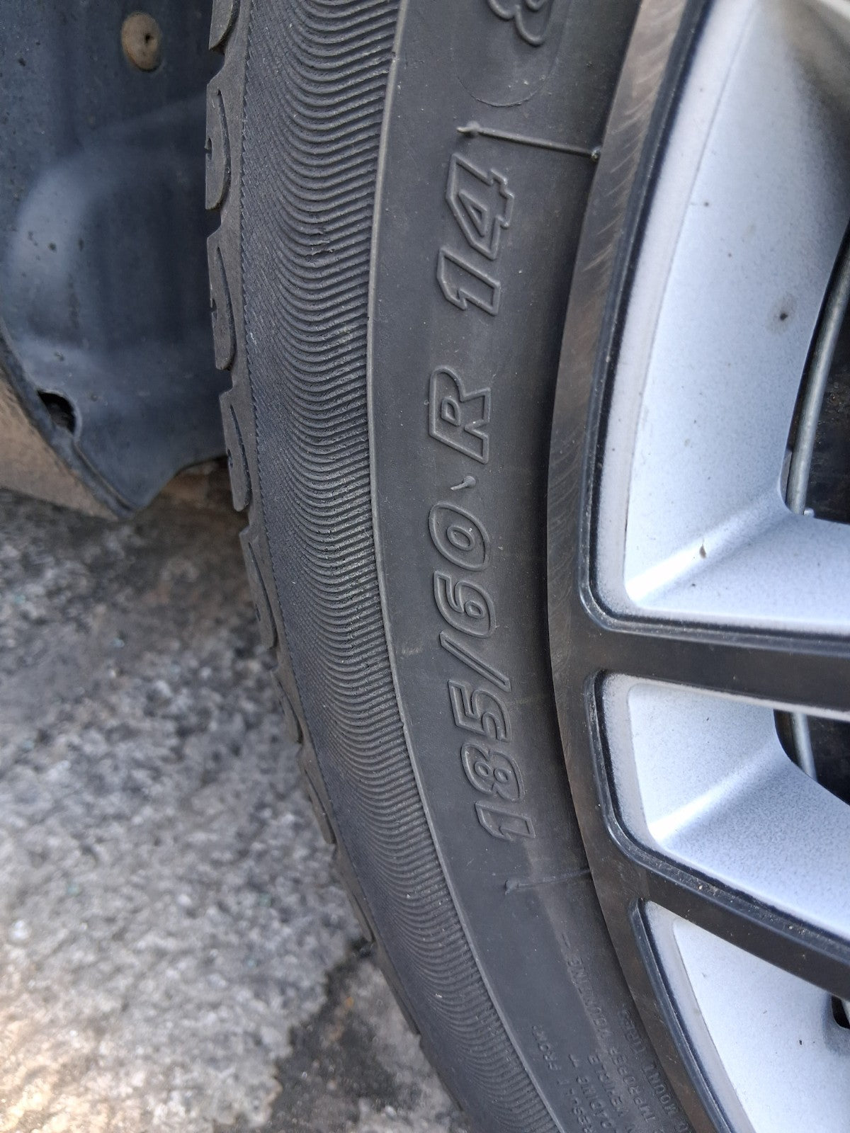 2011 VW VOLKSWAGEN FOX 3 DOOR 14 INCH ALLOY WHEEL WITH TYRE 185/60R14