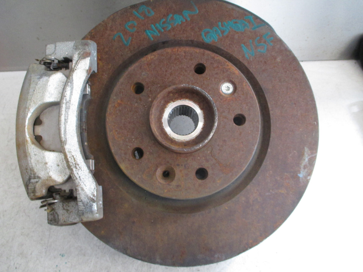 NISSAN QASHQAI J11 2018 1.3 PETROL NSF PASSENGER FRONT WHEEL HUB CALIPER