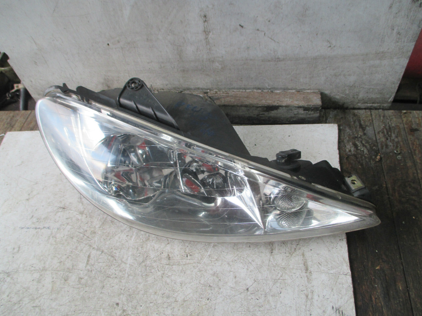 PEUGEOT 206 2004 OSF DRIVER SIDE FRONT HEADLIGHT HEADLAMP 9630869680