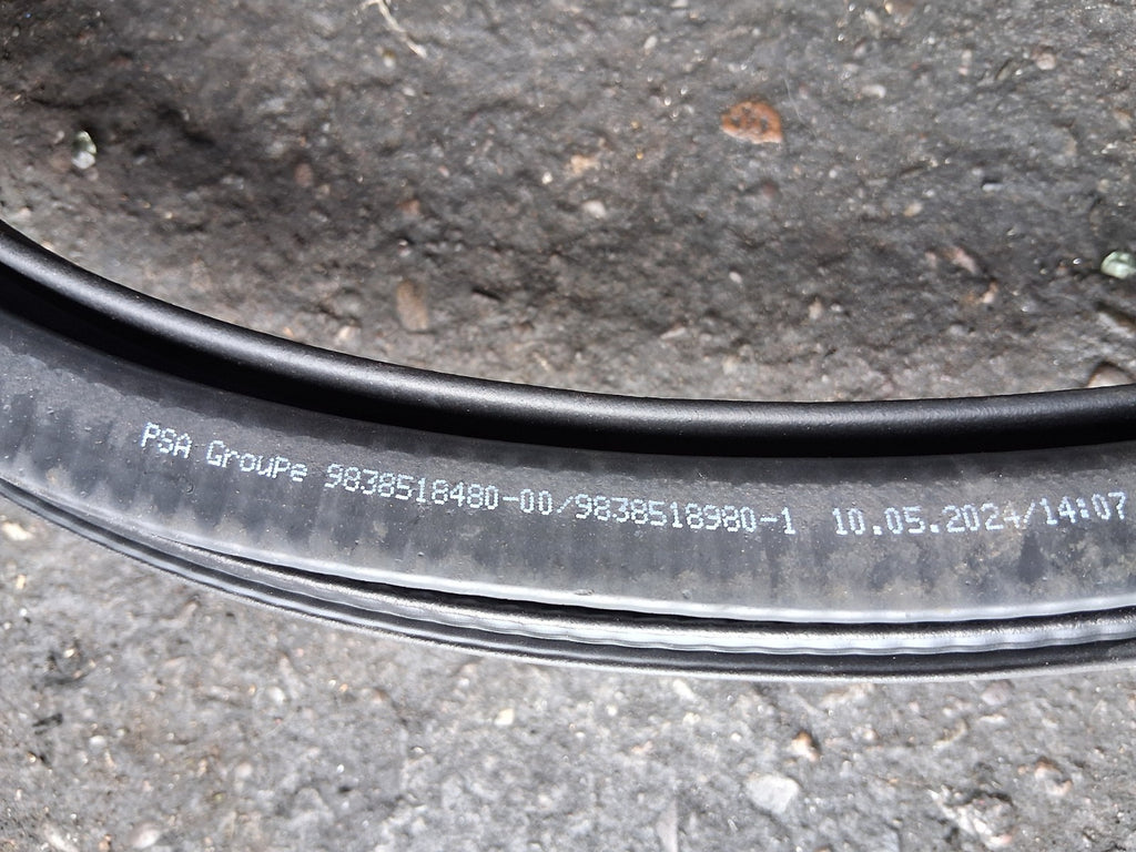 2024 VAUXHALL ASTRA L ESTATE OSR DRIVER SIDE REAR RIGHT DOOR RUBBER 9838518980