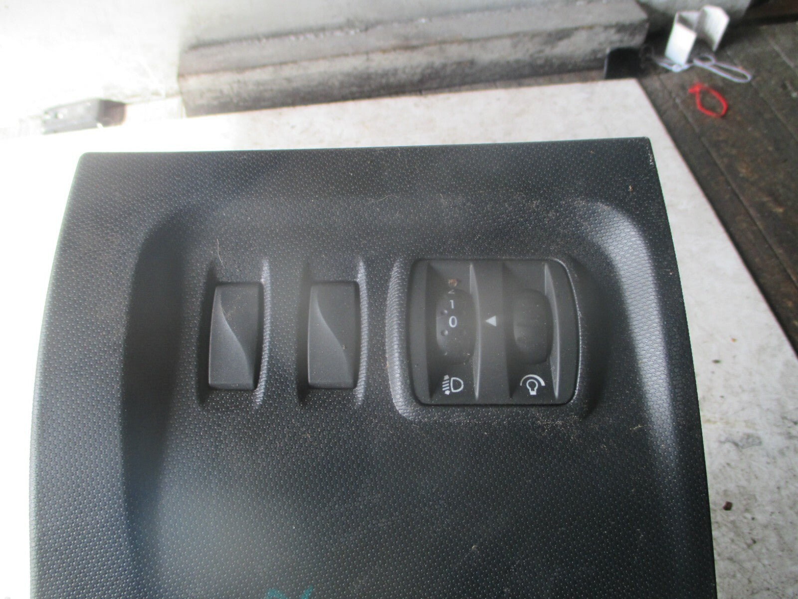 RENAULT CAPTUR 2013 MK1 HEADLIGHT ADJUSTER CONTROL SWITCH SURROUND TRIM