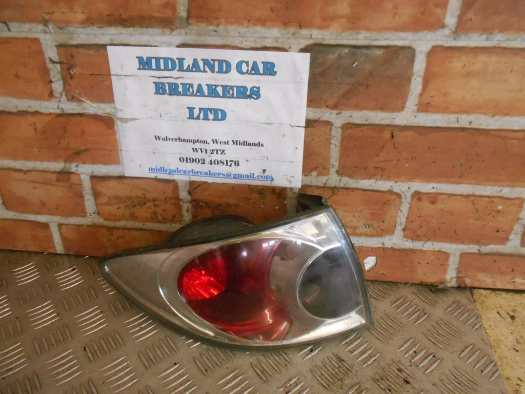 MAZDA 6 GG 2003 DRIVER SIDE OS OFF SIDE FRONT HEAD LIGHT 220-61974 HEADLIGHT