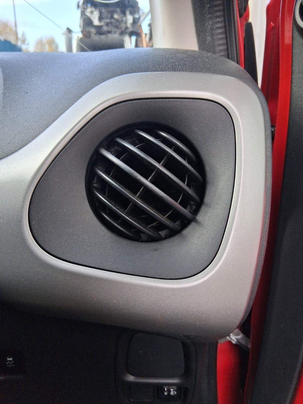 2016 PEUGEOT 108 MK2 OSF DRIVER SIDE FRONT RIGHT AIRVENT AIR VENT