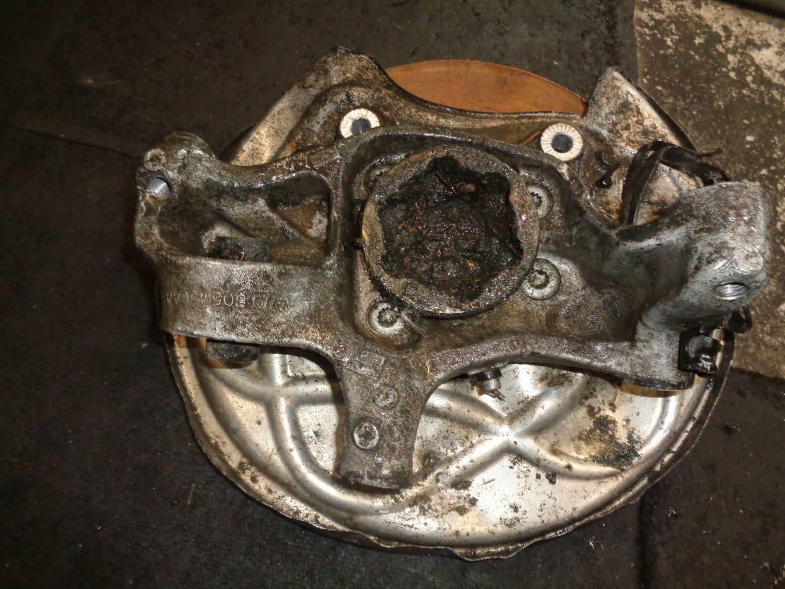 AUDI A5 2017 MK2 8W6  2.0 DIESEL OSR DRIVER REAR WHEEL HUB